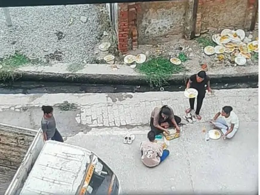 कानपुर में ट्रेनी सिपाहियों ने नाली किनारे बैठकर लंच किया:फोटो-वीडियो सामने आए, 825 ट्रेनी सिपाहियों पर सिर्फ 4 टॉयलेट