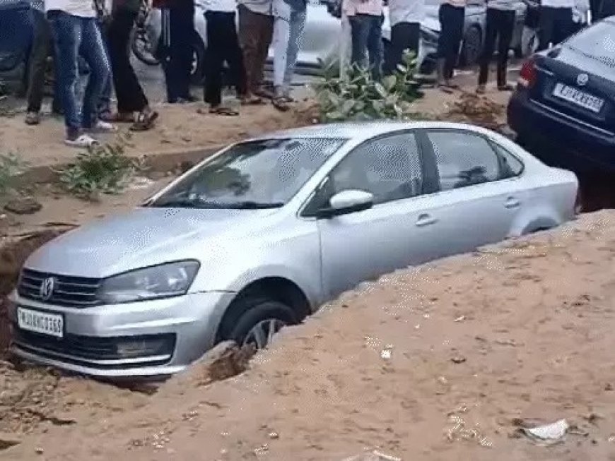 जयपुर में बारिश के कारण जमीन धंसी, गाड़ियां फंसी:6 जिलों में तेज बारिश